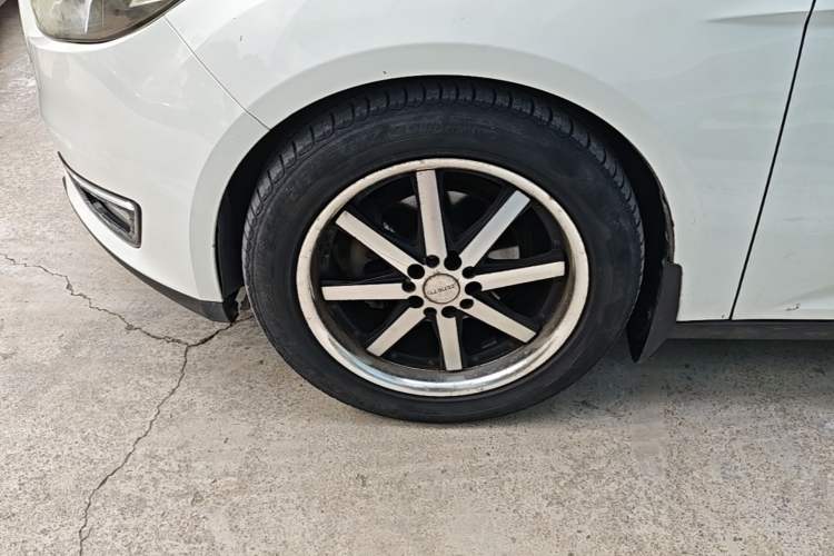 Used Ford Focus 2017 Hatchback EcoBoost 180 Automatic Elite Model Left Front Wheel Hub