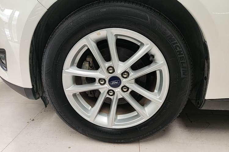 Used Ford Focus 2017 Hatchback 1.6L Manual Fashion Edition SmartDrive Version Left Front Wheel Hub