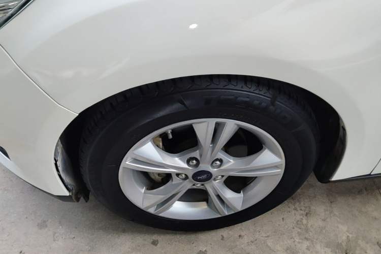 Used Ford Focus 2017 Hatchback 1.6L Automatic Comfort Plus SmartDrive Edition Left Front Wheel Hub