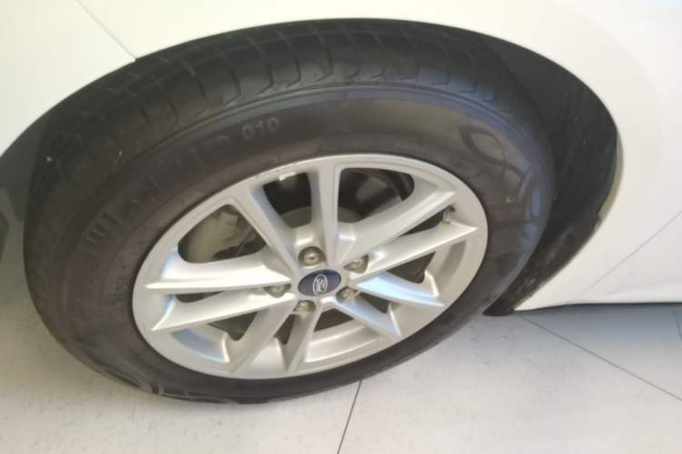 Used Ford Focus 2017 Sedan 1.6L Automatic Fashion Edition Smart Drive Version Left Front Wheel Hub