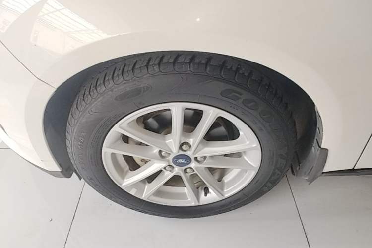 Used Ford Focus 2017 Sedan 1.6L Manual Fashion Edition Smart Drive Version Left Front Wheel Hub