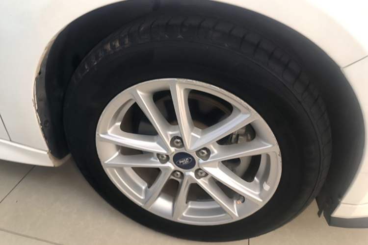 Used Ford Focus 2017 Hatchback 1.6L Automatic Fashion Edition Smart Drive Version Left Front Wheel Hub