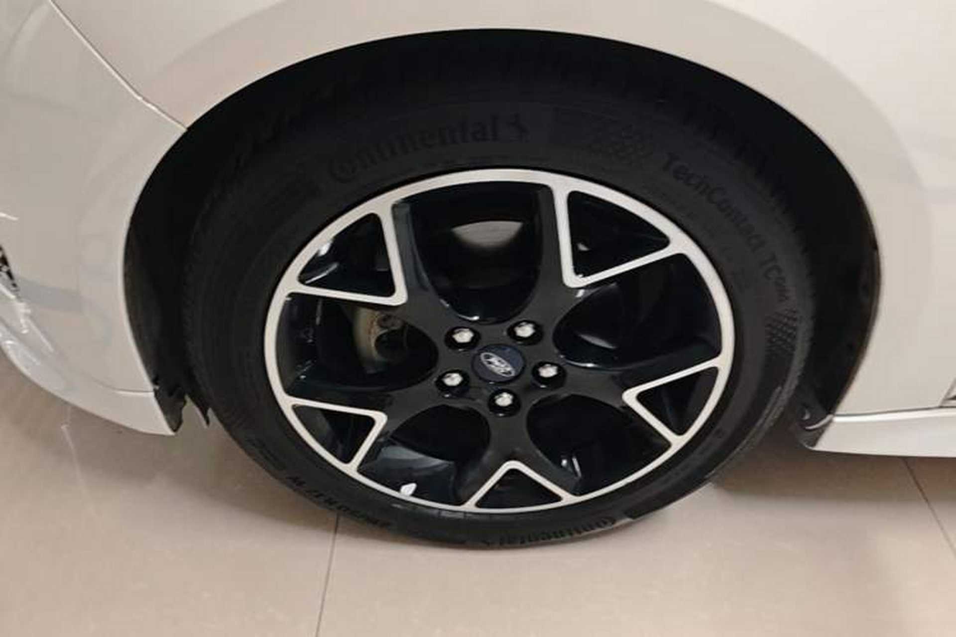 Used Ford Focus 2017 1.5T CTCC White and Black Limited Edition Left Front Wheel Hub
