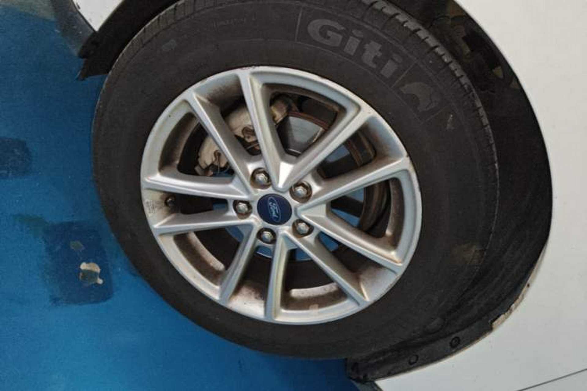 Used Ford Focus 2017 Sedan EcoBoost 180 Automatic Elite Model Left Front Wheel Hub