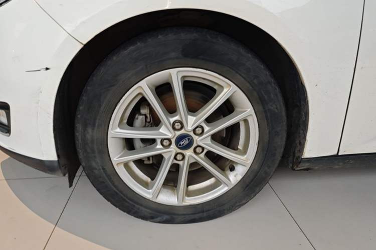 Used Ford Focus 2017 Sedan EcoBoost 180 Automatic Elite Model Left Front Wheel Hub