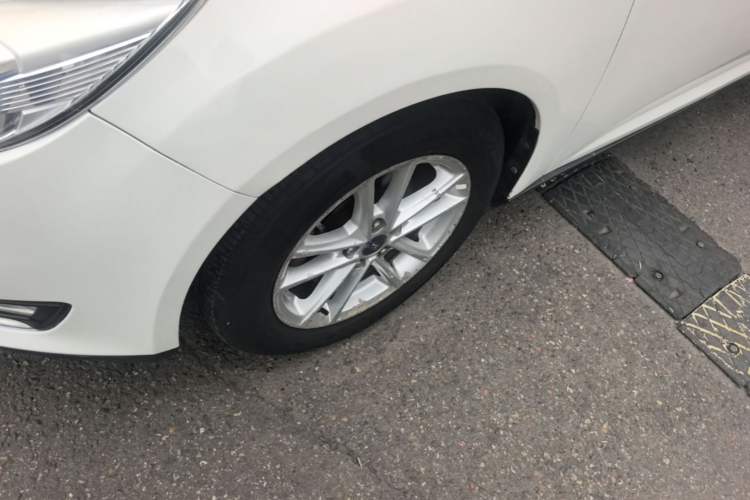 Used Ford Focus 2017 Sedan 1.6L Automatic Fashion Edition Smart Drive Version Left Front Wheel Hub