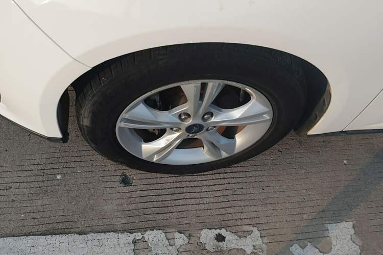 Used Ford Focus 2017 Sedan 1.6L Automatic Comfort Plus SmartDrive Edition Left Front Wheel Hub