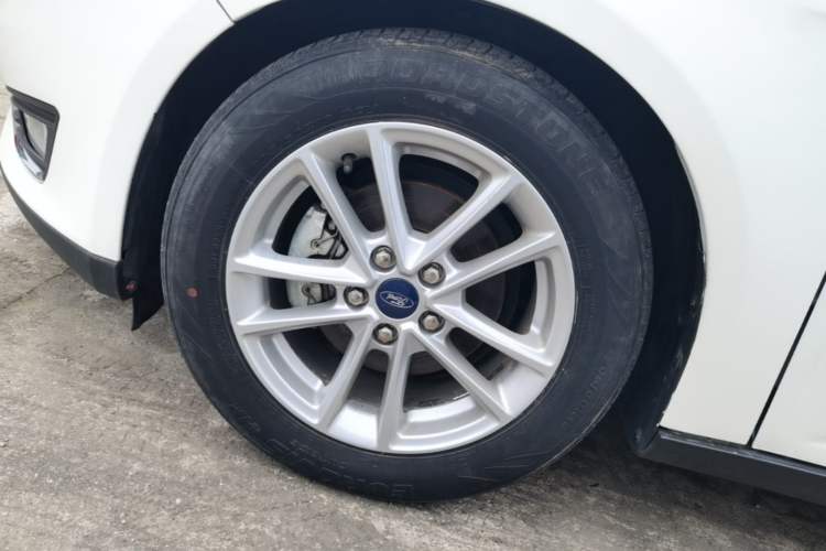 Used Ford Focus 2017 Sedan EcoBoost 180 Automatic Elite Model Left Front Wheel Hub