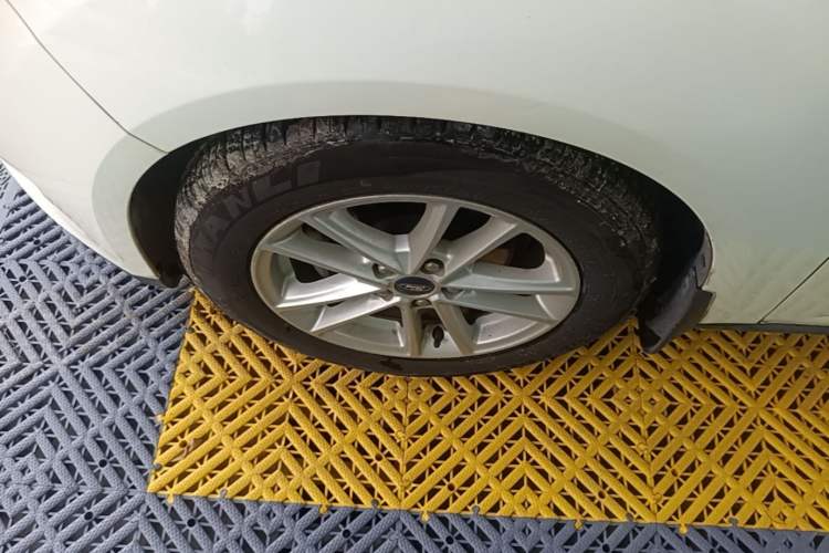 Used Ford Focus 2017 Hatchback 1.6L Automatic Fashion Edition Smart Drive Version Left Front Wheel Hub