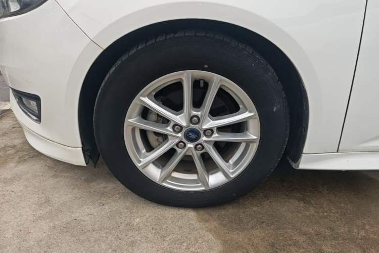 Used Ford Focus 2017 Sedan EcoBoost 180 Automatic Elite Model Left Front Wheel Hub