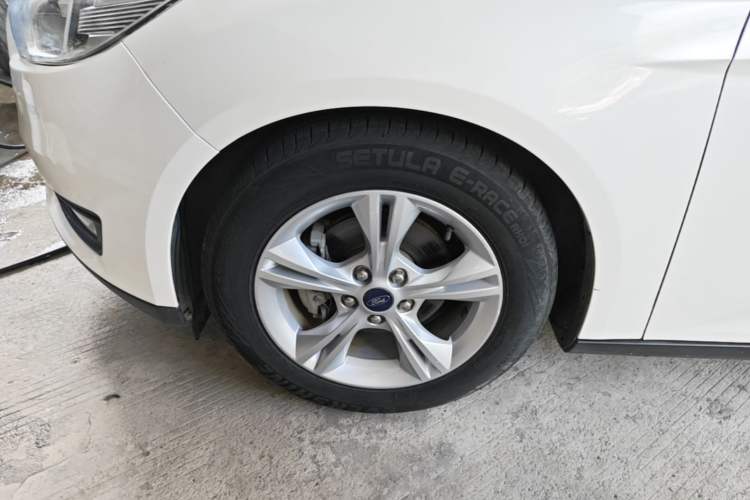 Used Ford Focus 2017 Sedan 1.6L Automatic Comfort Plus SmartDrive Edition Left Front Wheel Hub