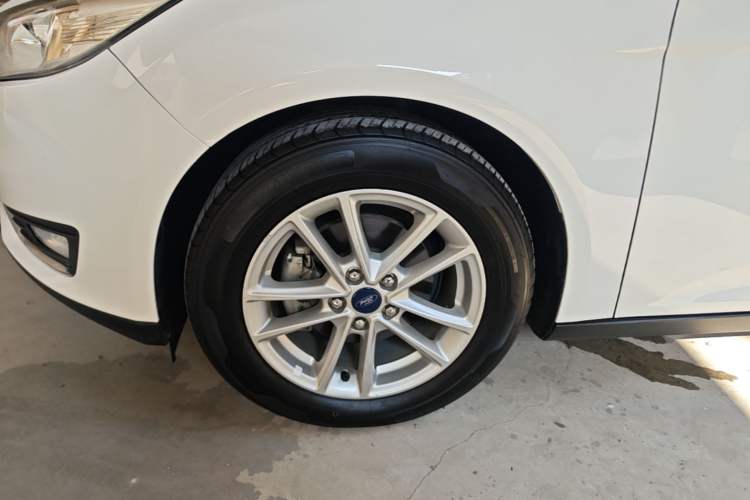 Used Ford Focus 2017 Sedan 1.6L Automatic Fashion Edition Smart Drive Version Left Front Wheel Hub