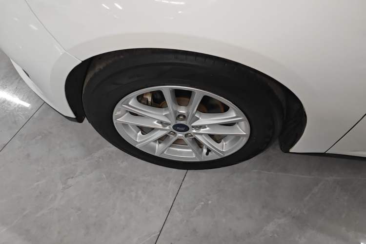 Used Ford Focus 2017 Sedan 1.6L Automatic Fashion Edition Smart Drive Version Left Front Wheel Hub
