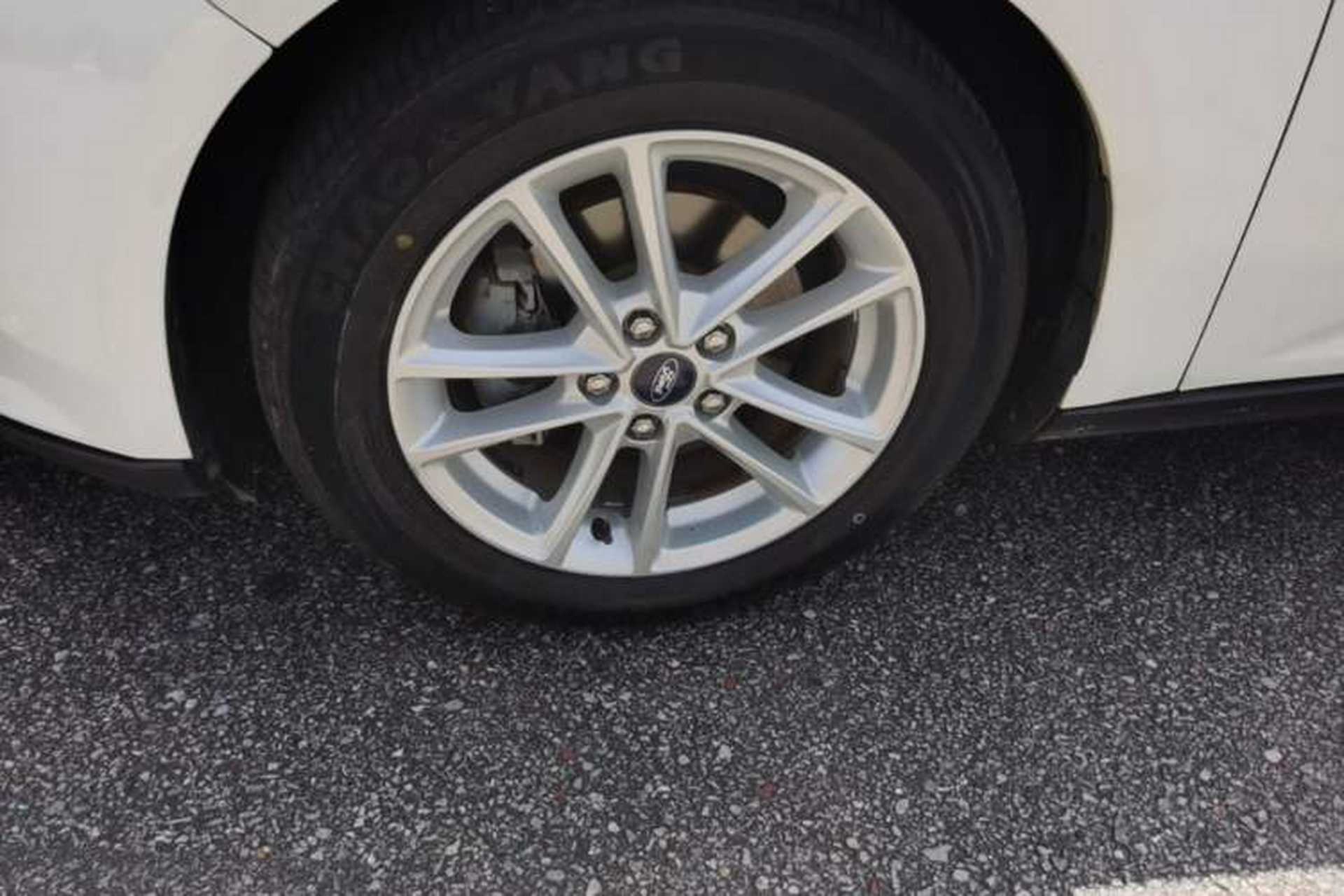 Used Ford Focus 2017 Hatchback 1.6L Automatic Fashion Edition Smart Drive Version Left Front Wheel Hub