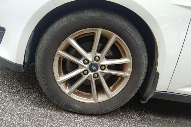 Used Ford Focus 2017 Hatchback EcoBoost 180 Automatic Elite Model Left Front Wheel Hub