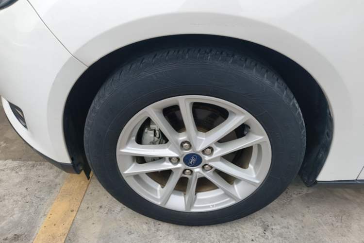 Used Ford Focus 2017 Sedan 1.6L Automatic Fashion Edition Smart Drive Version Left Front Wheel Hub