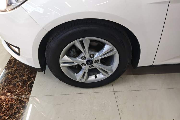 Used Ford Focus 2017 Sedan 1.6L Automatic Comfort Plus SmartDrive Edition Left Front Wheel Hub