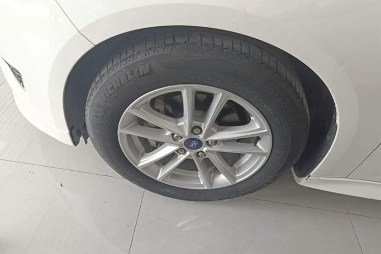 Used Ford Focus 2017 Hatchback 1.6L Manual Fashion Edition SmartDrive Version Left Front Wheel Hub