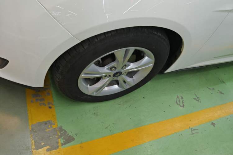 Used Ford Focus 2017 Sedan 1.6L Automatic Comfort Plus SmartDrive Edition Left Front Wheel Hub