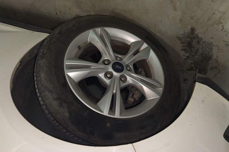 Used Ford Focus 2017 Sedan 1.6L Automatic Comfort Plus SmartDrive Edition Left Front Wheel Hub