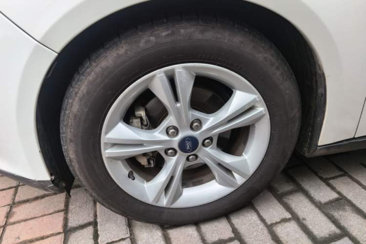 Used Ford Focus 2017 Hatchback 1.6L Automatic Comfort Plus SmartDrive Edition Left Front Wheel Hub