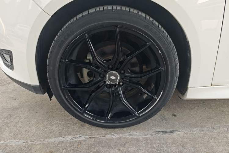 Used Ford Focus 2017 Hatchback 1.6L Manual Comfort Plus SmartDrive Edition Left Front Wheel Hub