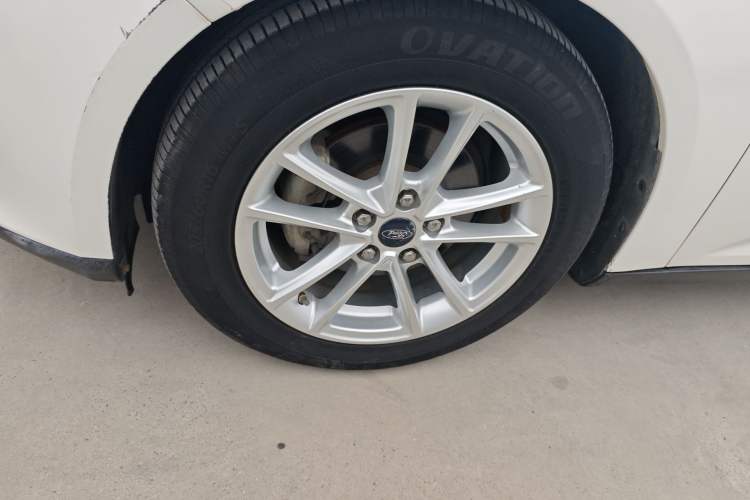 Used Ford Focus 2017 Sedan EcoBoost 125 Automatic Supreme Style SmartDrive Edition Left Front Wheel Hub
