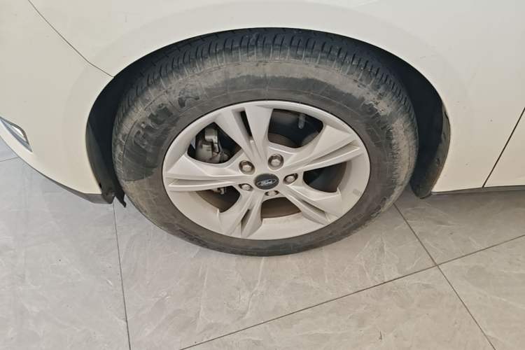 Used Ford Focus 2017 Sedan 1.6L Manual Comfort Plus SmartDrive Edition Left Front Wheel Hub