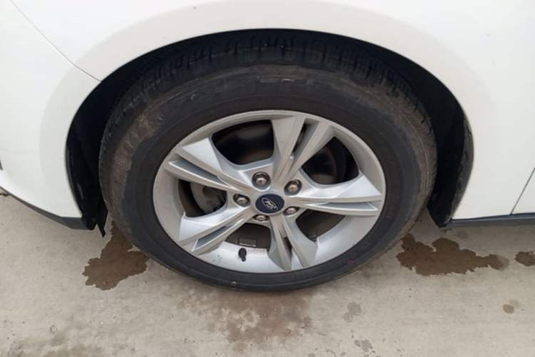 Used Ford Focus 2017 Sedan 1.6L Manual Comfort Plus SmartDrive Edition Left Front Wheel Hub