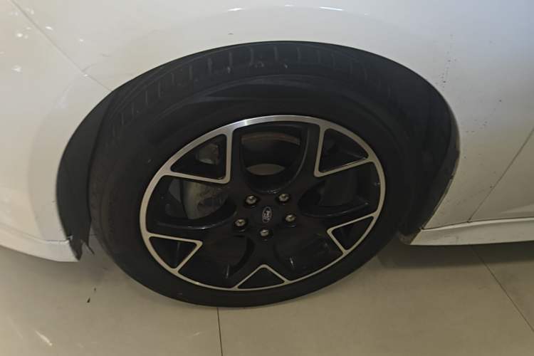 Used Ford Focus 2017 1.5T CTCC White and Black Limited Edition Left Front Wheel Hub