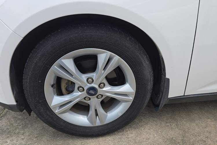 Used Ford Focus 2017 Hatchback 1.6L Automatic Comfort Plus SmartDrive Edition Left Front Wheel Hub