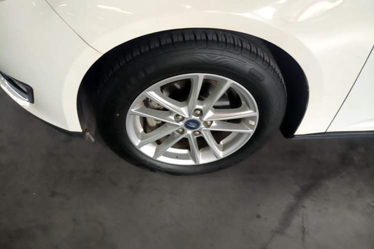 Used Ford Focus 2017 Sedan 1.6L Manual Fashion Edition Smart Drive Version Left Front Wheel Hub