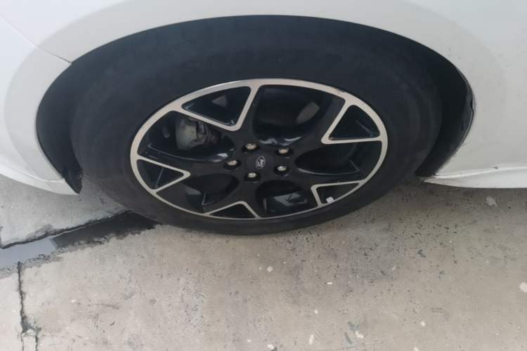Used Ford Focus 2017 1.5T CTCC White and Black Limited Edition Left Front Wheel Hub