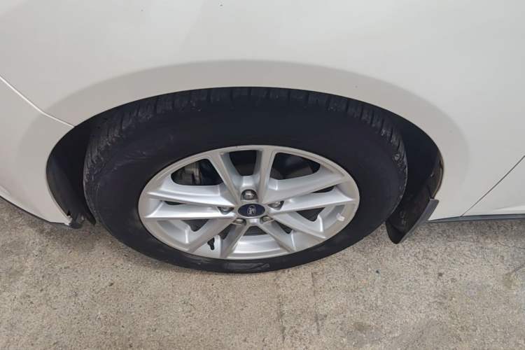 Used Ford Focus 2017 Sedan 1.6L Automatic Fashion Edition Smart Drive Version Left Front Wheel Hub
