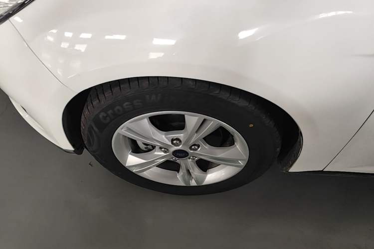 Used Ford Focus 2017 Hatchback 1.6L Automatic Comfort Plus SmartDrive Edition Left Front Wheel Hub