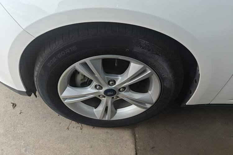 Used Ford Focus 2017 Hatchback 1.6L Automatic Comfort Plus SmartDrive Edition Left Front Wheel Hub
