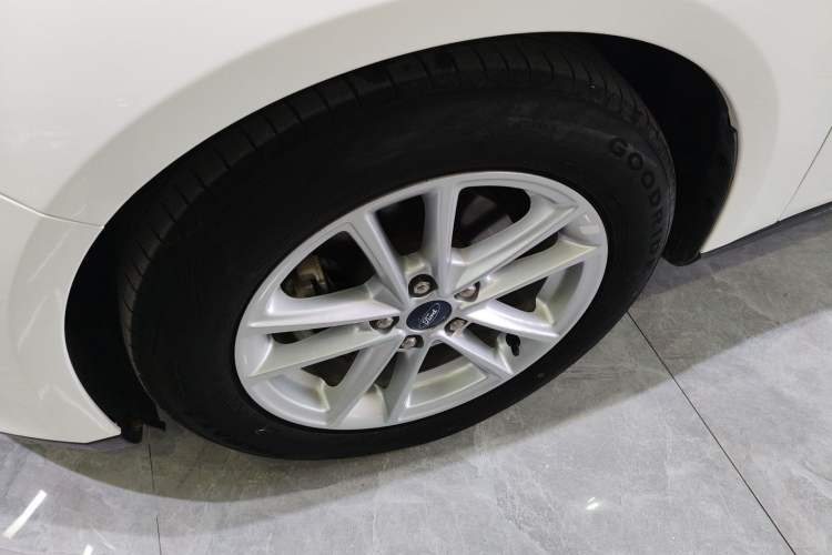 Used Ford Focus 2017 Hatchback 1.6L Automatic Fashion Edition Smart Drive Version Left Front Wheel Hub