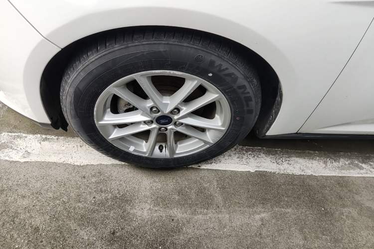 Used Ford Focus 2017 Sedan EcoBoost 180 Automatic Elite Model Left Front Wheel Hub