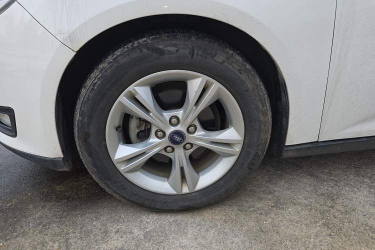 Used Ford Focus 2017 Sedan 1.6L Automatic Comfort Plus SmartDrive Edition Left Front Wheel Hub