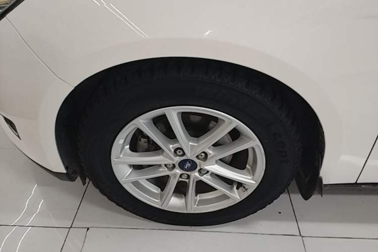 Used Ford Focus 2017 Hatchback EcoBoost 180 Automatic Elite Model Left Front Wheel Hub
