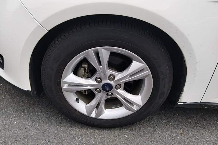 Used Ford Focus 2017 Hatchback 1.6L Automatic Comfort Plus SmartDrive Edition Left Front Wheel Hub