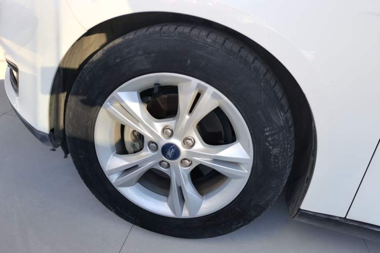 Used Ford Focus 2017 Hatchback 1.6L Automatic Comfort Plus SmartDrive Edition Left Front Wheel Hub