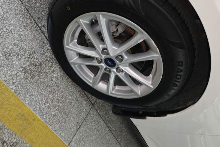 Used Ford Focus 2017 Sedan EcoBoost 180 Automatic Elite Model Left Front Wheel Hub