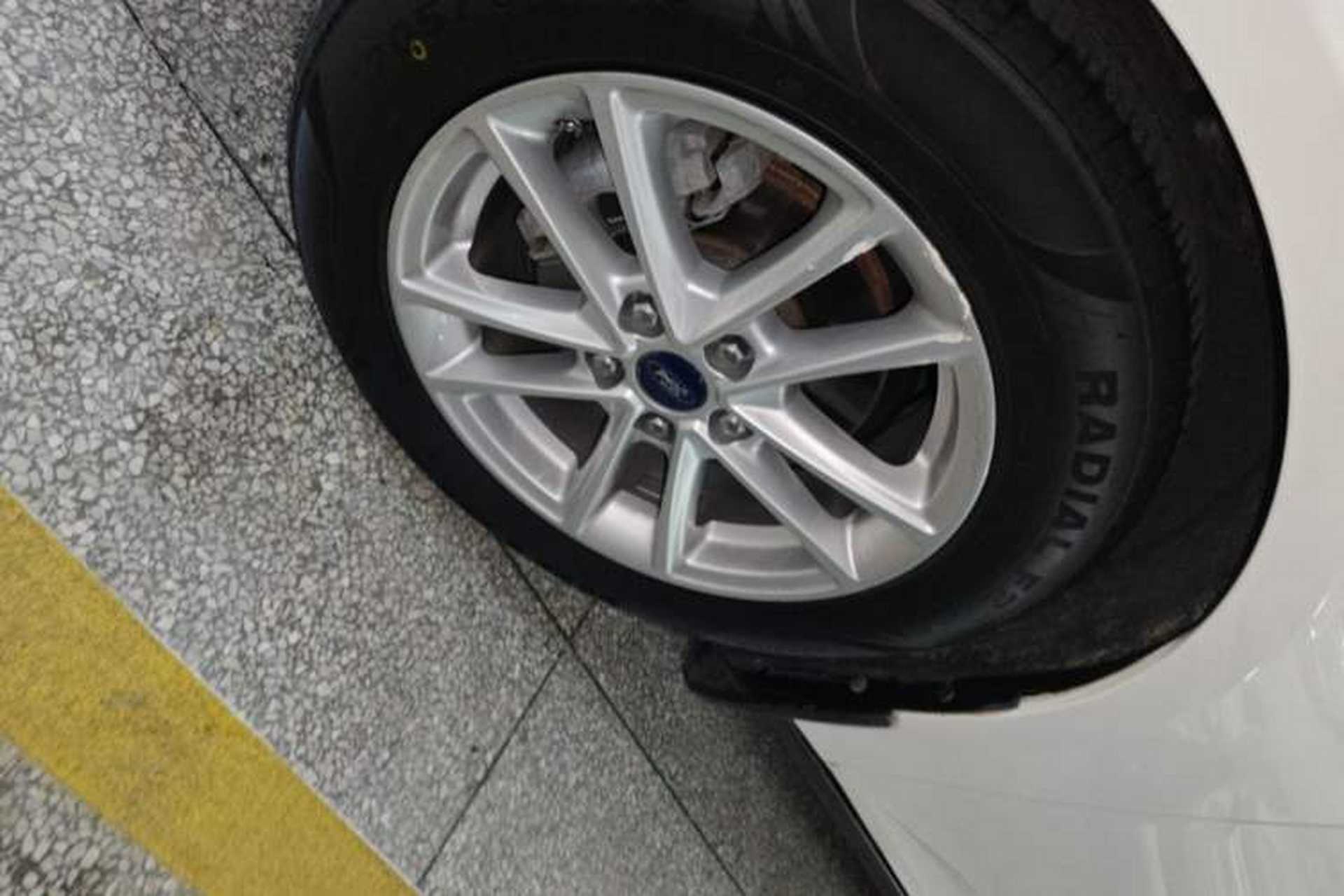 Used Ford Focus 2017 Sedan EcoBoost 180 Automatic Elite Model Left Front Wheel Hub