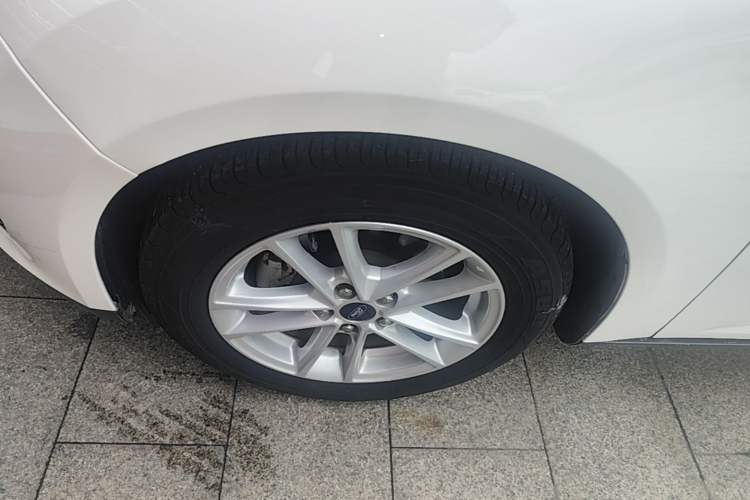 Used Ford Focus 2017 Hatchback 1.6L Automatic Fashion Edition Smart Drive Version Left Front Wheel Hub