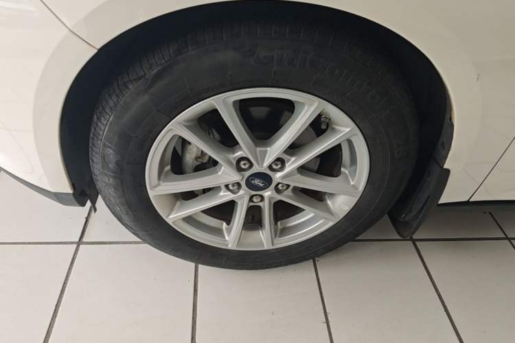 Used Ford Focus 2017 Hatchback 1.6L Automatic Fashion Edition Smart Drive Version Left Front Wheel Hub