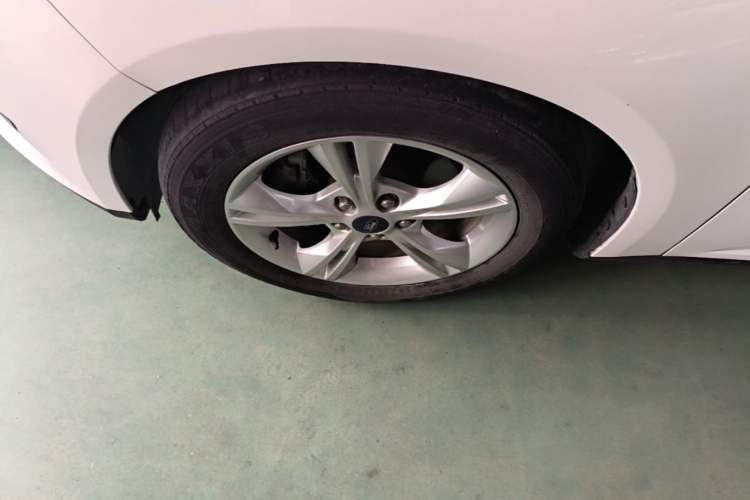 Used Ford Focus 2017 Sedan 1.6L Automatic Comfort Plus SmartDrive Edition Left Front Wheel Hub