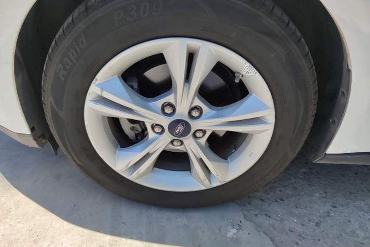 Used Ford Focus 2017 Hatchback 1.6L Automatic Comfort Plus SmartDrive Edition Left Front Wheel Hub