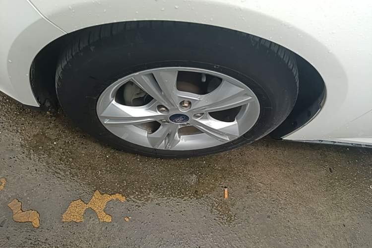 Used Ford Focus 2017 Sedan 1.6L Automatic Comfort Plus SmartDrive Edition Left Front Wheel Hub