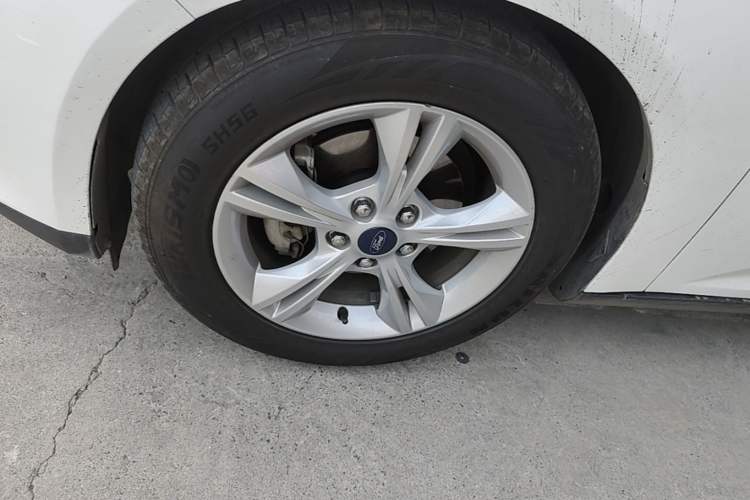 Used Ford Focus 2017 Sedan 1.6L Automatic Comfort Plus SmartDrive Edition Left Front Wheel Hub
